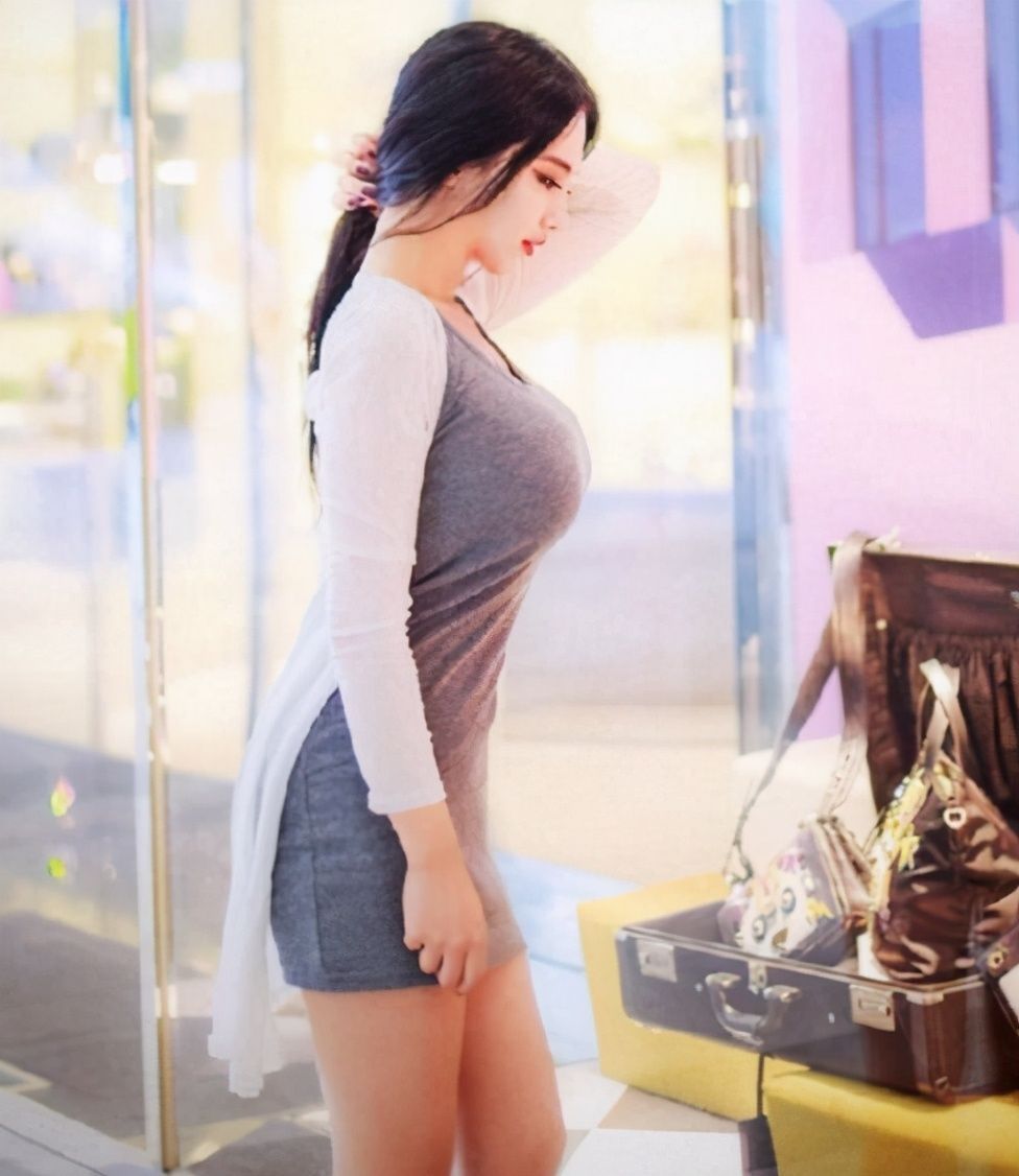 美女|美女街拍精心搭配的紧身打底裤小姐姐,穿出自然时尚的魅力