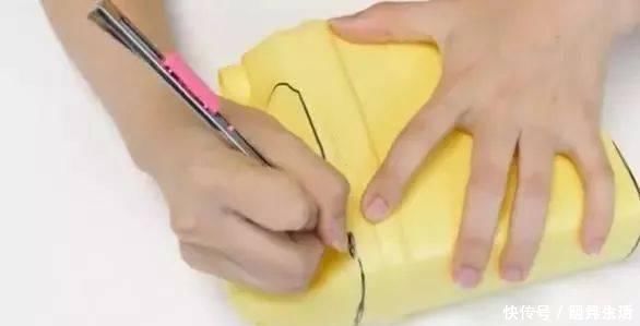 瓶子|用了这么多年的洗洁精才知道,原来瓶上的“压嘴”还有这样的妙用,厉害