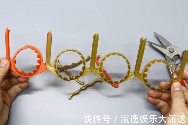 把4个油桶提手粘贴一起,放在厨房有大用处,全家人都抢着用!