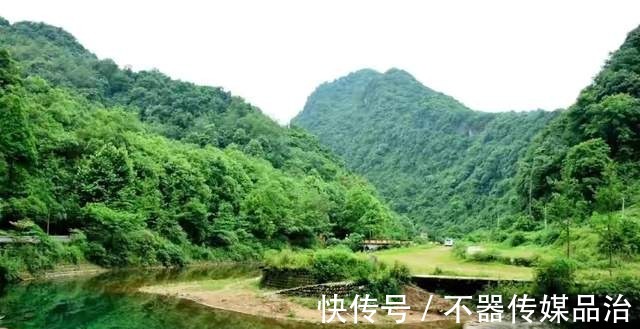 孽龙|「王婆岩」藏在都江堰里的小九寨