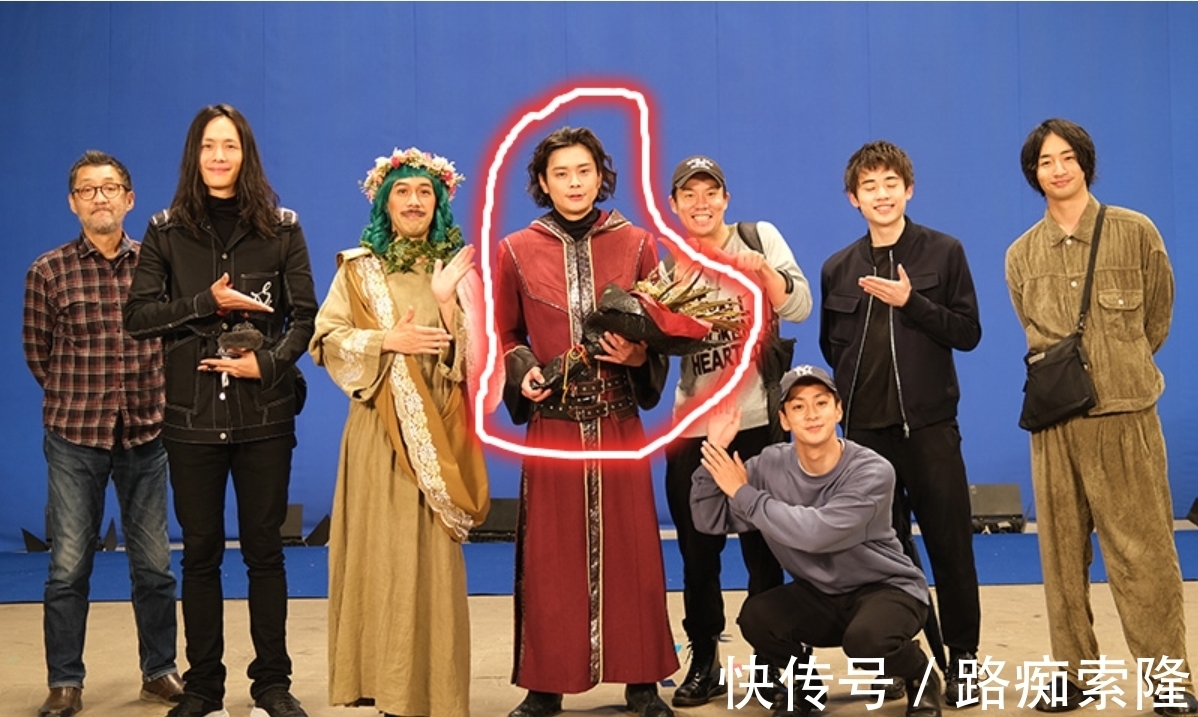 军团|假面骑士圣刃:圣主出“收花照”,兹欧斯笑了,欢迎加入盒饭军团