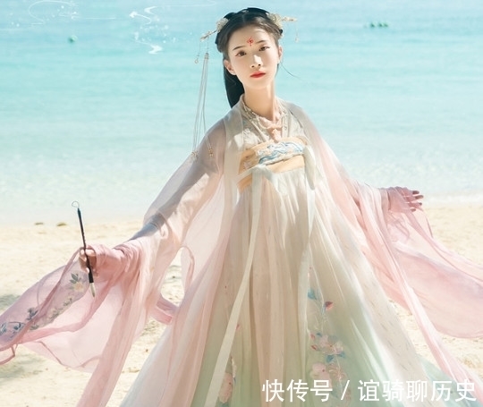 汉服|最近“汉服侧开扇”火了,妥妥的仙女本仙,网友:谁给我勇气看的