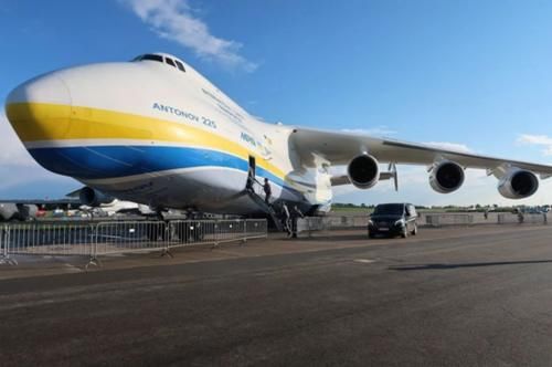 起飞时的承载高达640吨,堪称世界运载能力最强的安225运输机诞生
