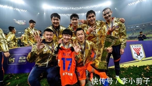 广州队|只待官宣!海港即将签下27岁当红国脚,中超第一巨星或转投巴萨