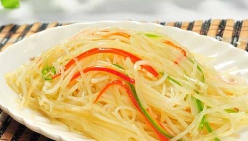 炒土豆丝,学会这三招,土豆丝爽脆不粘锅,很多人还不知道