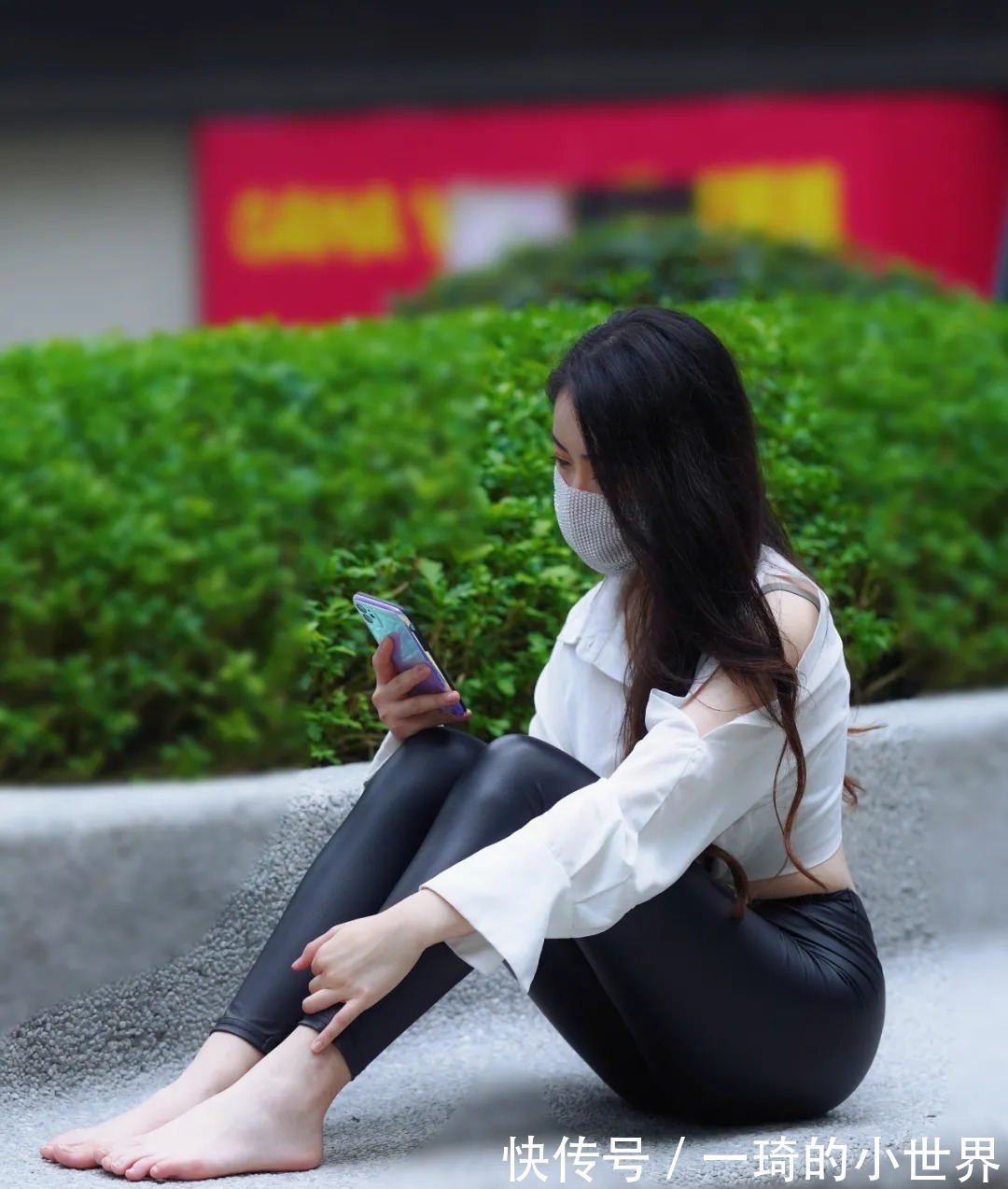 瑜伽裤 夏季穿紧身皮裤很霸道，魅力效果不输瑜伽裤