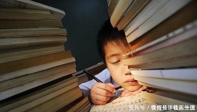 孩子们|“最懒小学生”火了，写作业尽耍小聪明，老师挑不出错无奈打勾
