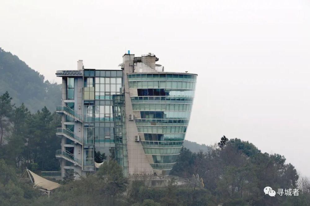 更喜南山千倾野，卅公里后尽开颜