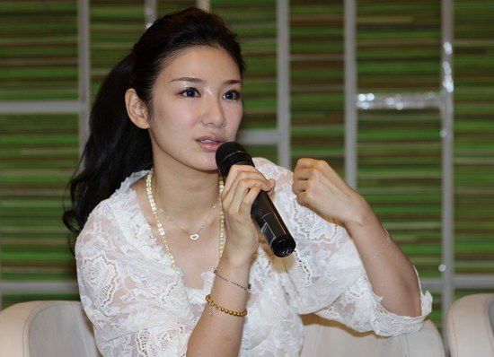 黄奕约会对象是同性恋骗婚劈腿?男方承认隐瞒节目组表态删掉镜头