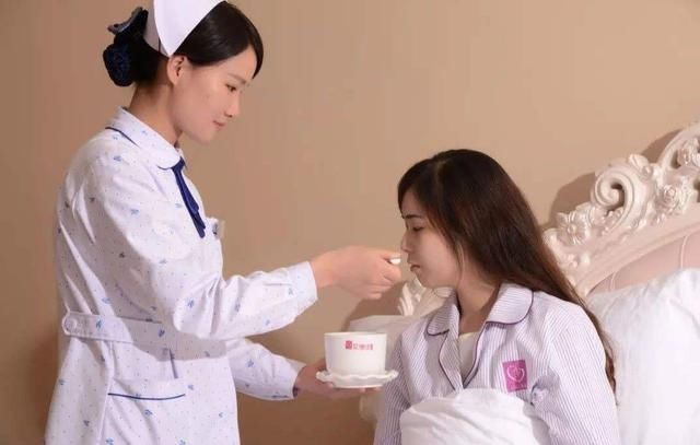 宝妈|“最美新生儿”走红,神仙颜值让护士惊叹像在娘胎里被施了魔法