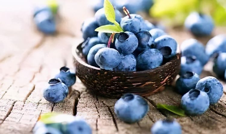 愛美女性可以吃3種食物，補充營養(yǎng)、延緩衰老，好吃又健康！