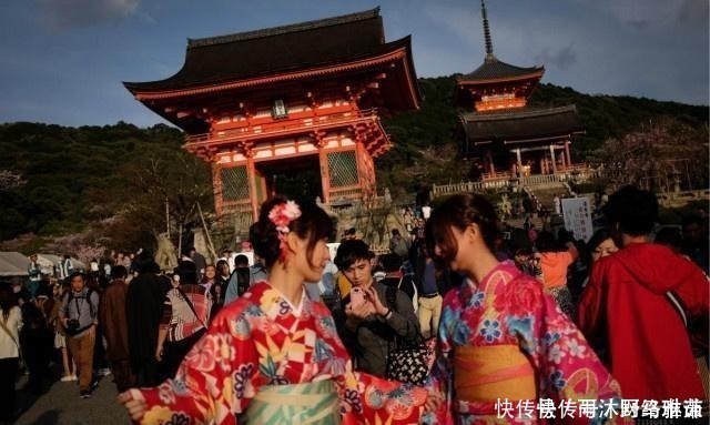 中年|中国游客“爆买”扭转日本旅游赤字,为什么国人喜欢到日本扫货?