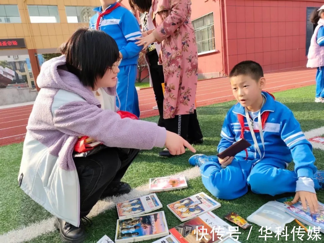 好书@山东省济宁学院附属小学举行读书节图书跳蚤市场活动