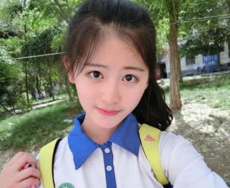 俩人|女儿带回来一个小男孩，俩人一起喊妈妈，男孩亲妈醋坛子翻了