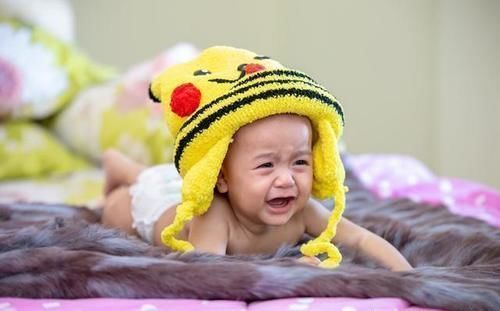 婴儿|宝宝侧睡好还是仰卧睡好?别大意,睡姿对宝宝安全很重要