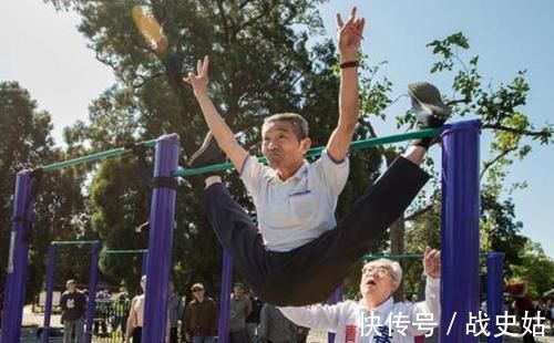 姿势|奇怪的晨练姿势,这些中国大妈,你们火了