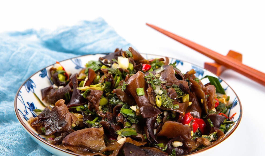 木耳切记不要直接泡,教你一招,虫卵全跑掉,10分钟泡得又大又软