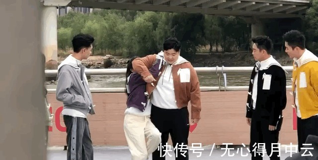 鞏立姣|《跑男團(tuán)》蘭州錄制,沙溢大方請(qǐng)市民吃牛肉面,網(wǎng)友玩游戲輸了