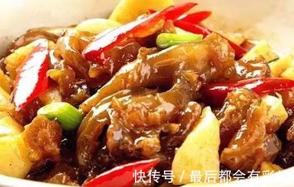 颜色鲜红，清淡爽口，百姓家常菜，喜欢吃肉妈妈的可以尝试一下！