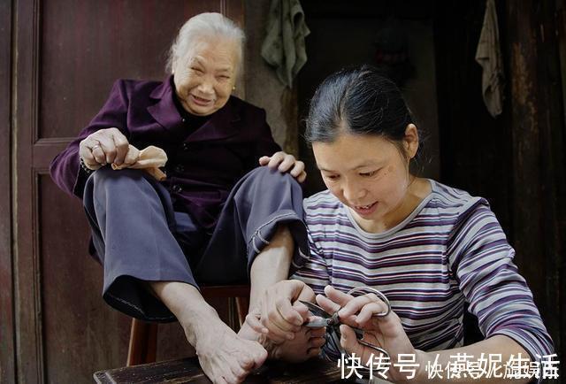 孩子|为啥有些家庭,越孝顺的孩子越不受父母喜欢,过来人讲的话很戳心