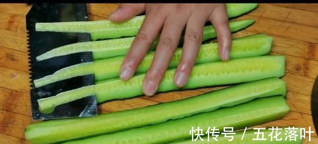 下饭|今天美食,肉炒黄瓜,清脆爽口,黄瓜炒肉是绝配,即营养又下饭!