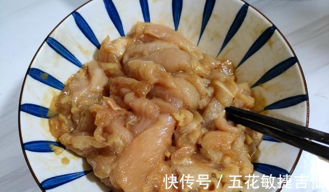 鸡肉片|这菜一次得炒两盘,减肥和长身体都需要,食材简单营养多,可香了!