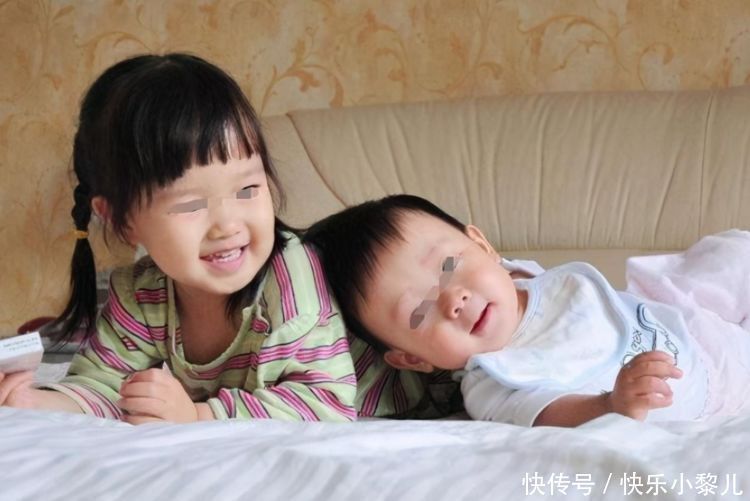 老大|9岁儿子拜托父母“生二胎”,在迎来两个妹妹后,儿子笑出不来了