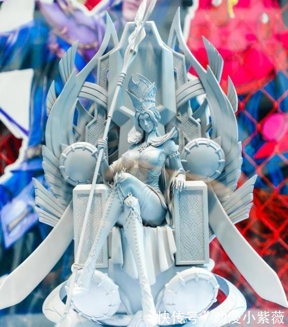 大长腿|斗罗:比比东手办初次登场,一款全是腿,一款霸气无比,个性十足