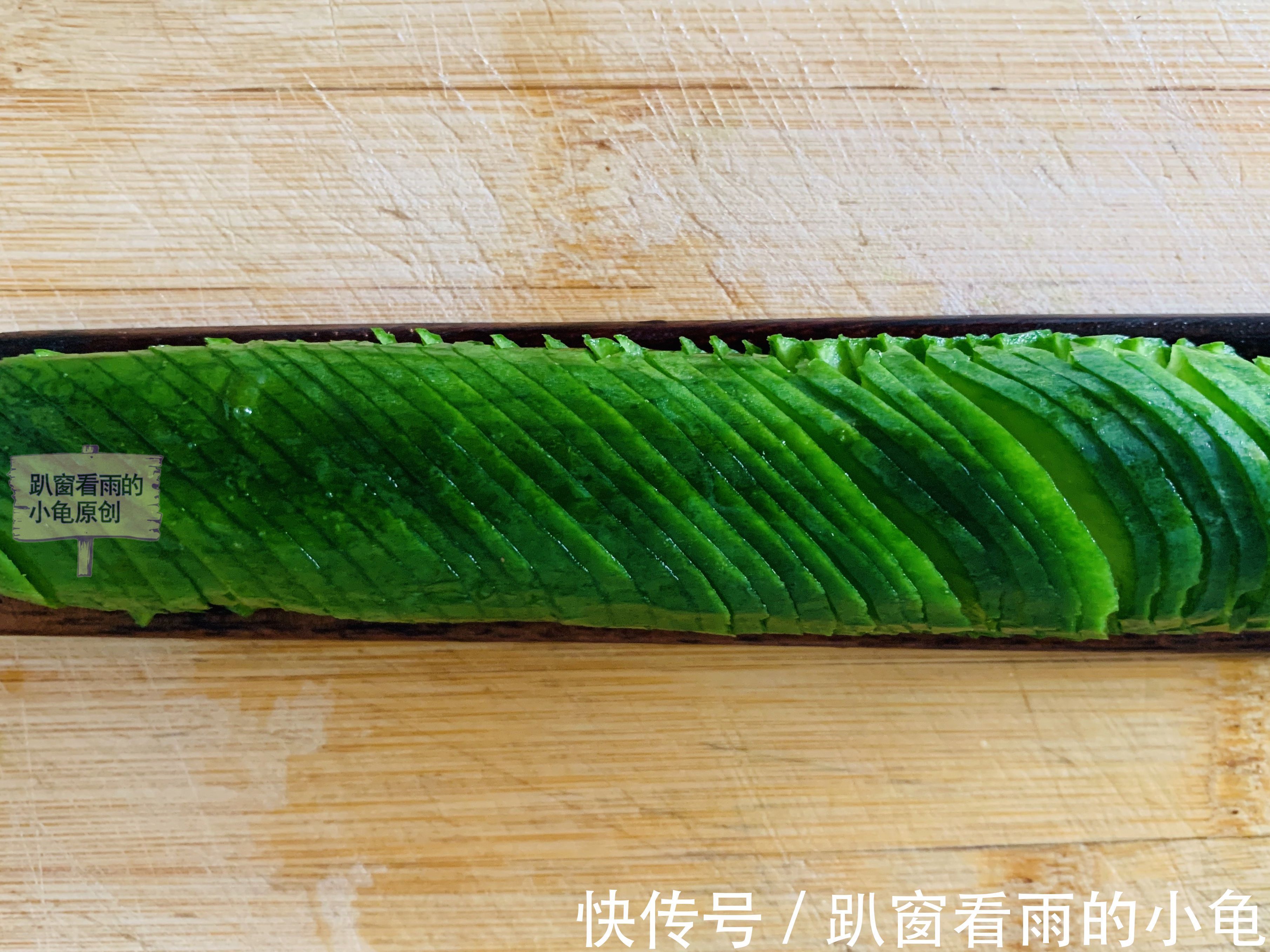 黄瓜|夏天,黄瓜凉菜就得这么做,吃起来清新爽脆,酸辣甜鲜
