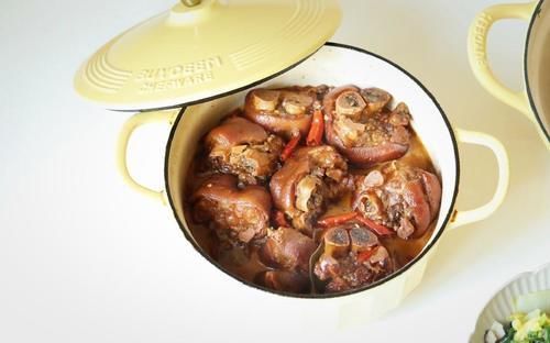 年夜饭|它是我家年夜饭的压轴菜，年年都要做，满是胶原蛋白，香辣不腻口