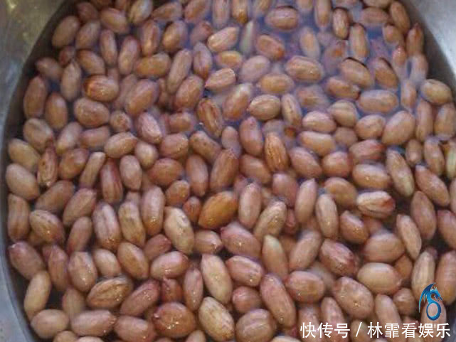 花生米|炸花生米,直接下锅就废了,大厨多加1步,花生米酥脆不返潮