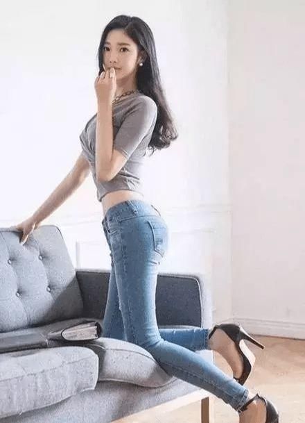 mm|美女紧身牛仔裤, 秀出完美身材, 让你腿看起来更苗条!