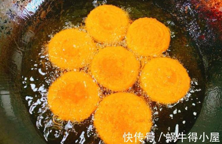 南瓜饼|做南瓜饼,巧用一招,出锅后外酥里糯不粘牙,比只放糯米粉好吃