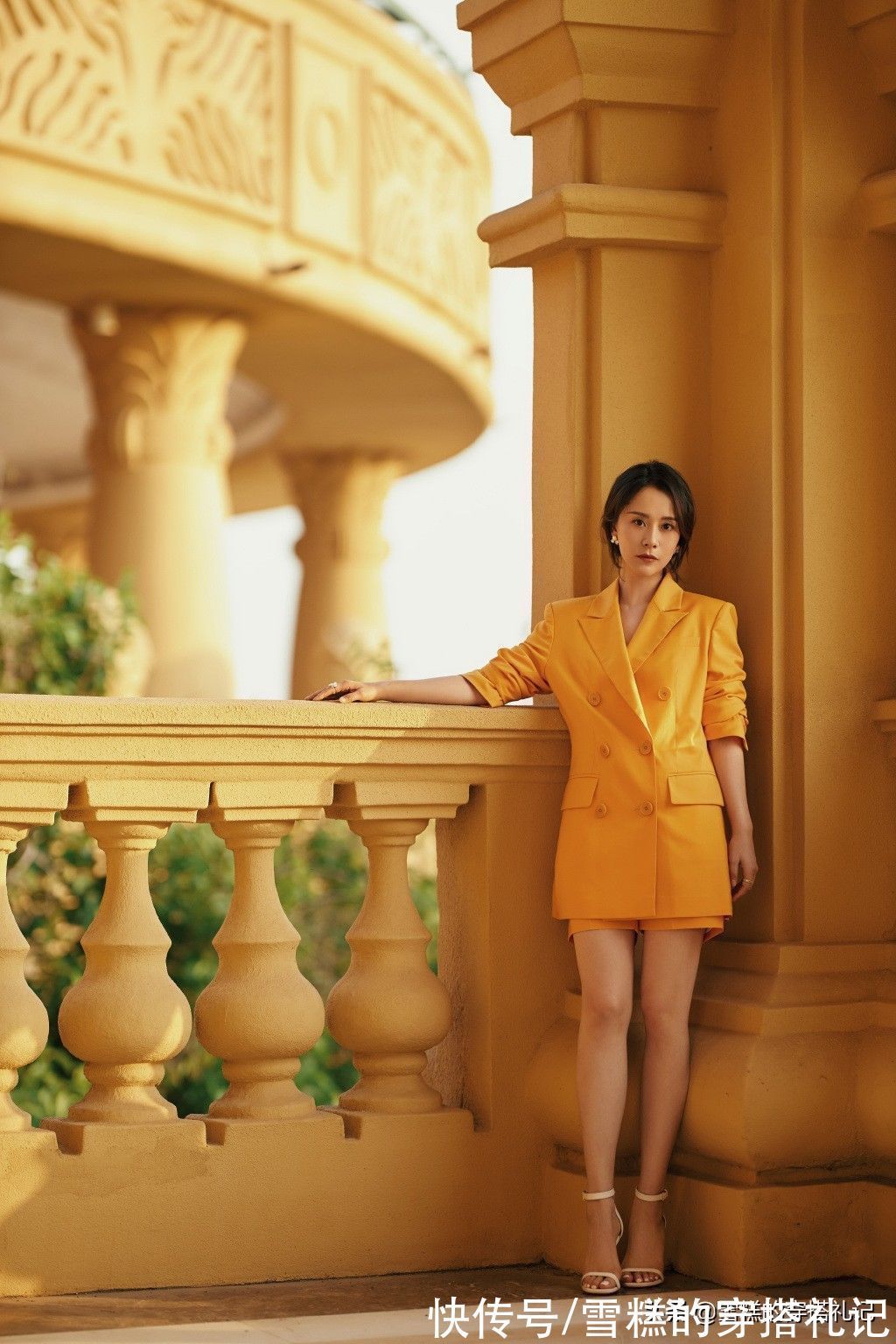 日落黄 40岁左右的女人,衣服尽量不要穿驼色和灰色,其实这些更气质显白