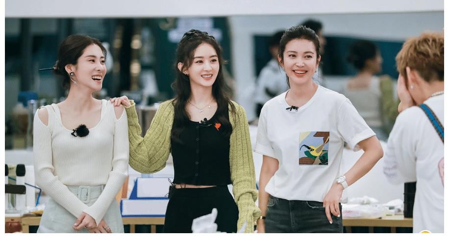 《中餐厅》收官黄晓明发文告别，官微评论不小心透露下季嘉宾阵容