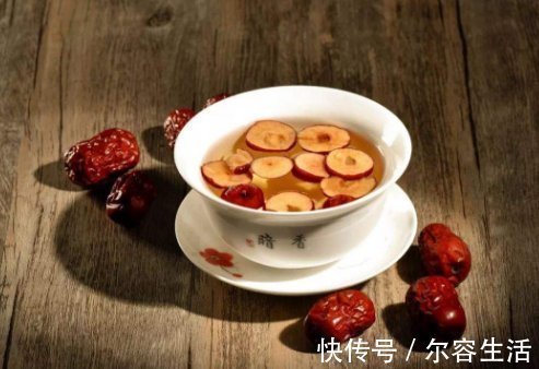蜜饯|红枣生吃好,还是泡水好多数人搞错,难怪怎么吃没效果