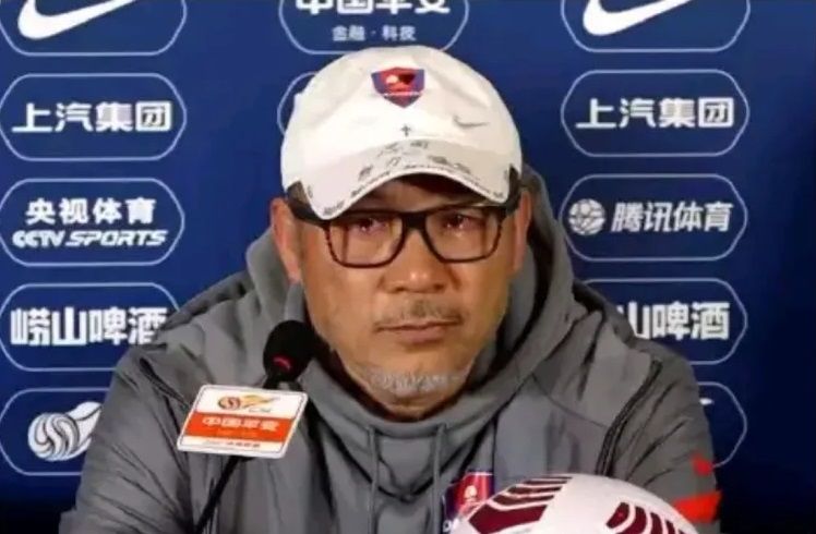 张外龙泪洒赛前新闻发布会现场|中超 | 杨帅