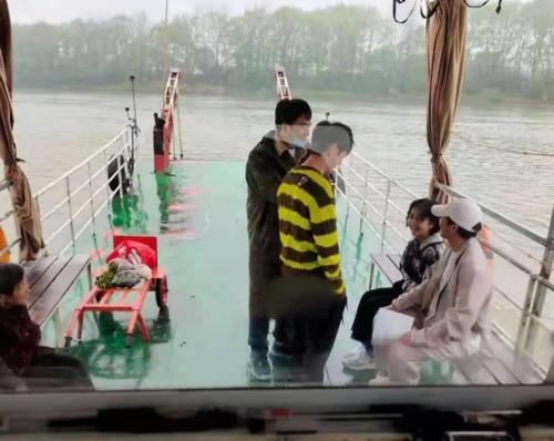 《向往的生活5》开录，张艺兴新鲜加盟，路透画风搞笑有爱