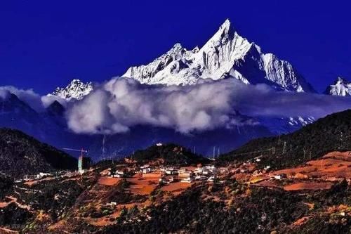 号称雪山之神的梅里雪山，海拔比珠峰低，却从未有人登顶！