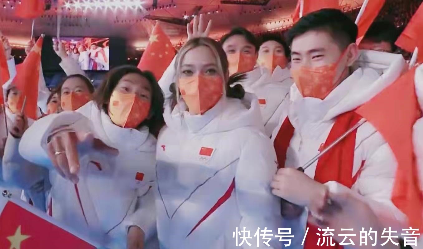 康辉|冬奥会闭幕式看点多康辉解说遇尴尬场面,冰墩墩含泪挥手告别!