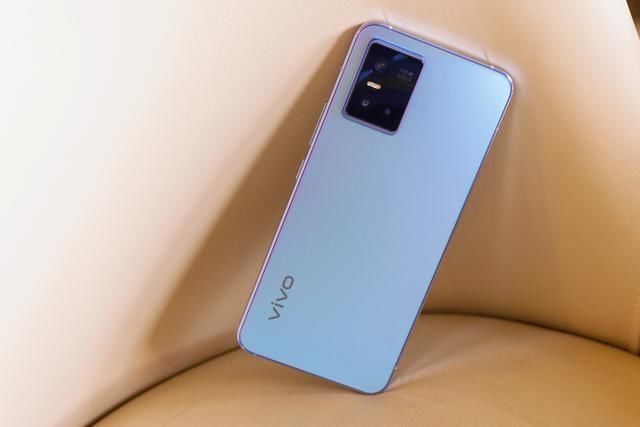 秘诀|vivo S10 Pro自带变美秘诀，吸睛配色、轻薄机身很加分