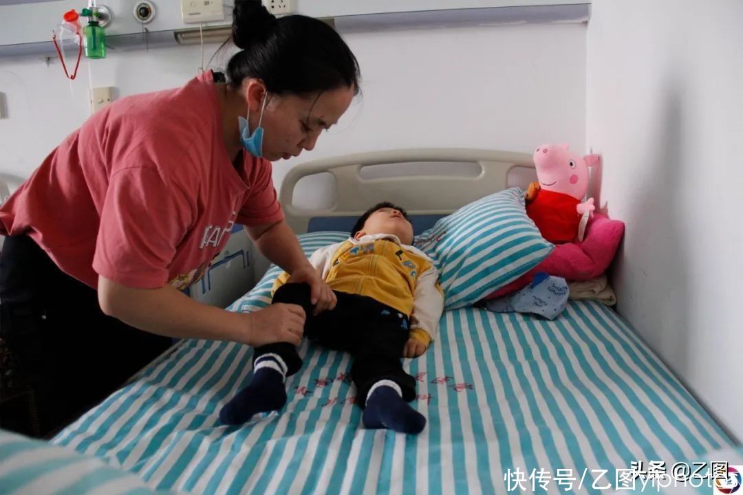 治疗|怪事啊，男童一天只睡2个小时，每到半夜大哭不止，已折腾妈妈4年