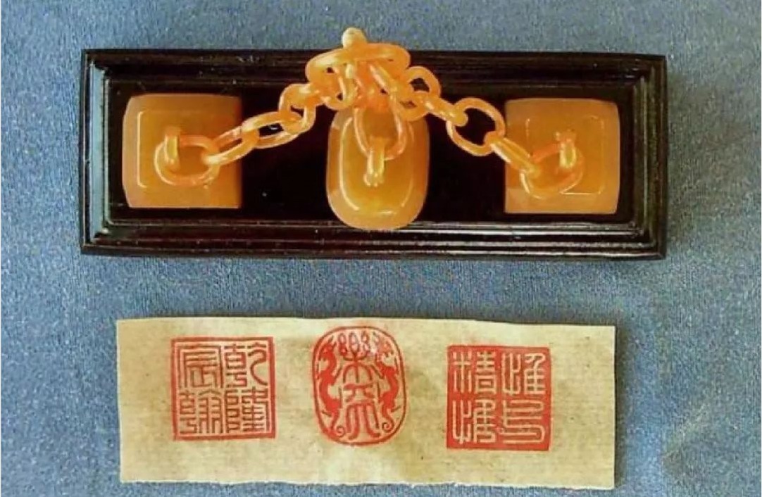 乾隆|溥仪出逃时，将这件国宝缝在衣服里26年不离身，上交后成国宝中的国宝