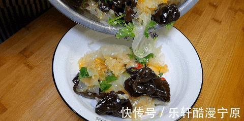 泡软|夏天没胃口试试这一黑一白的凉拌菜,一拌就上桌,家人都说好
