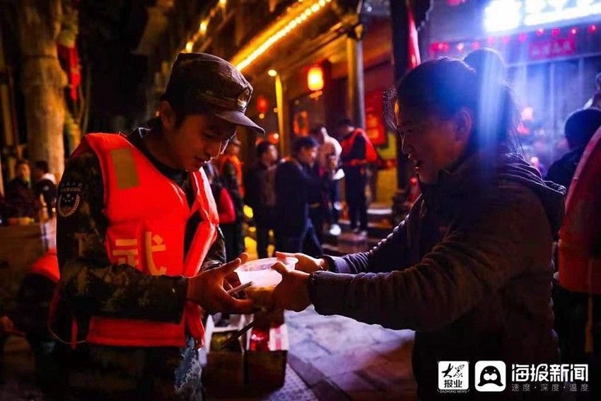 新绛|武警彻夜奋战 汾河山西新绛段决口合龙