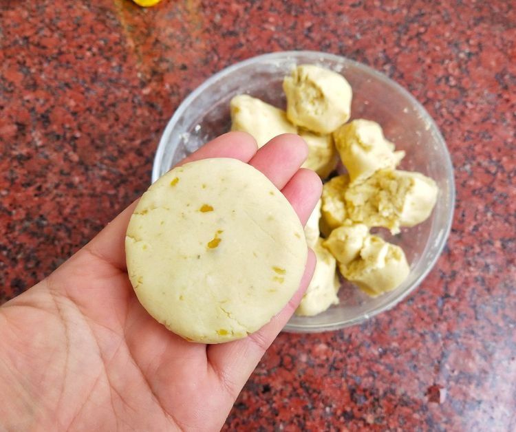 红薯别煮了，加入糯米粉，做成香甜软糯的红薯饼，味道真好