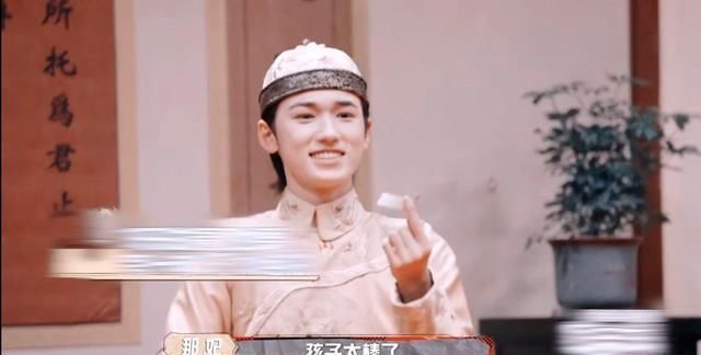 那英脚踢杨紫,称杨紫是假单纯、心眼多,杨紫看到那英眼神都害怕