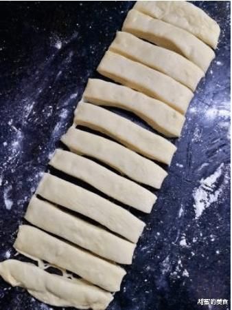 干面粉|八旬奶奶的炸油条方法,用泡打粉,小苏打全错,用“它”金黄酥脆