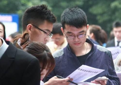 名校|已经严重饱和的大学专业，名校毕业也不乐观，明年的考生谨慎报考