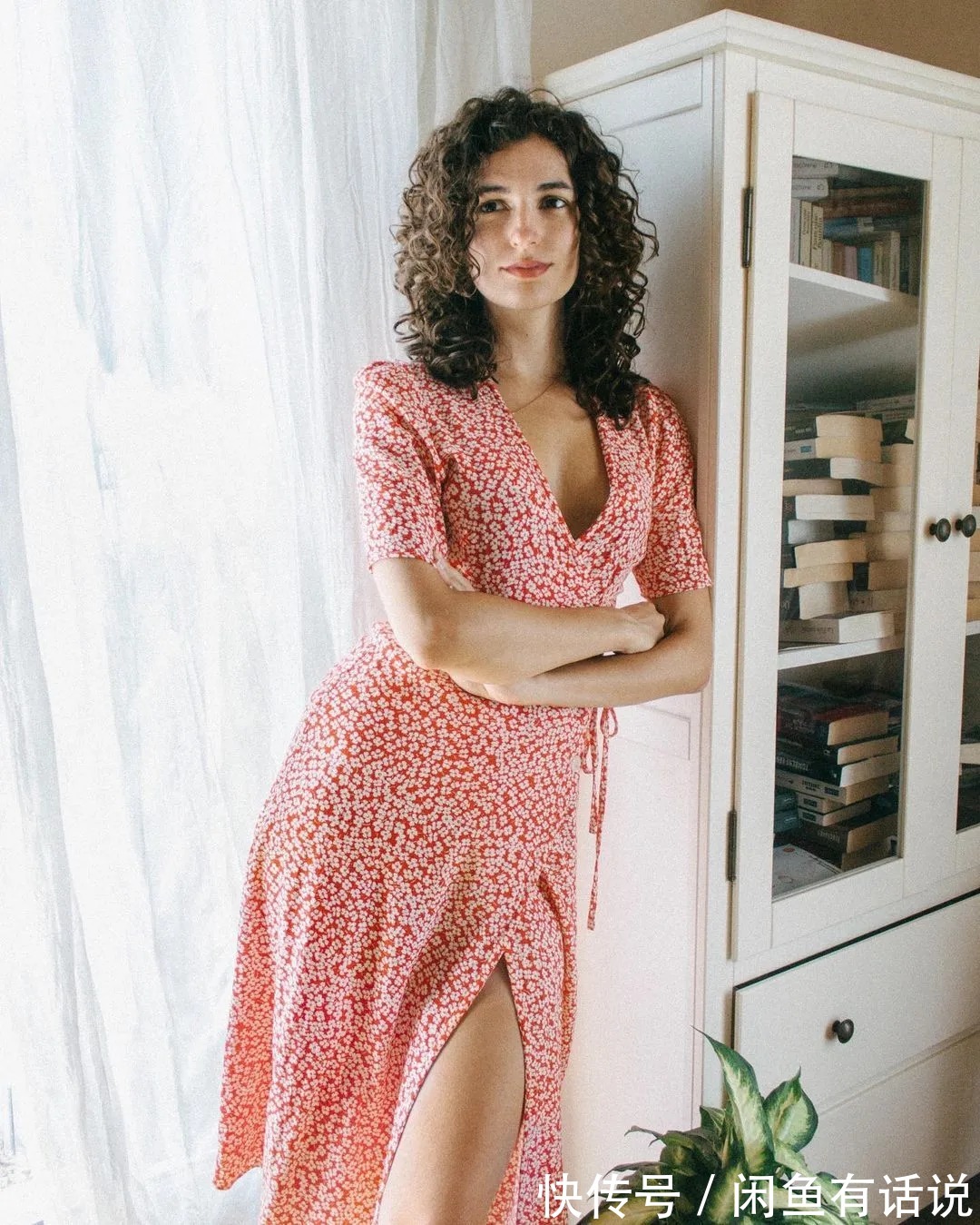 碎花|40+女人碎花裙怎么挑?跟着法国博主这样穿,微胖身材照样穿得美